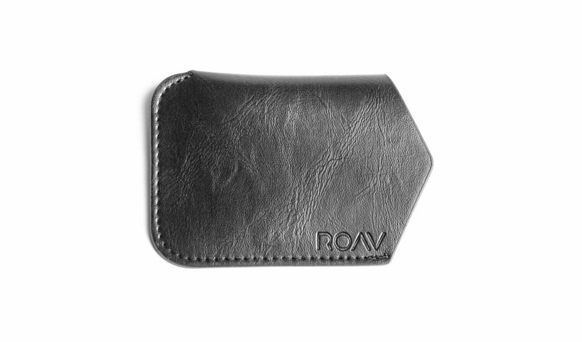 BLACK LEATHER POUCH.